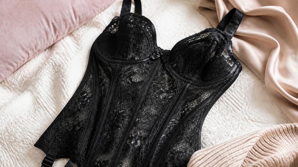 Black Lace Bustier for Curvy Figures: An Honest Review